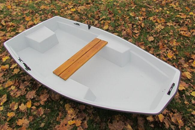 Wędkarz łódka wędkarska łódź do wędkowania i rekreacji mała