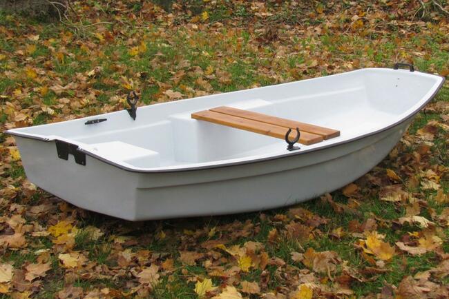 Wędkarz łódka wędkarska łódź do wędkowania i rekreacji mała