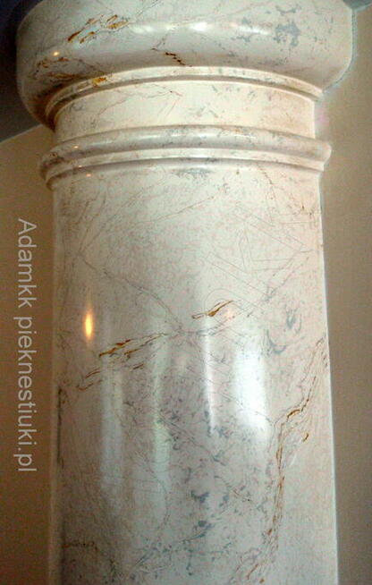 Kolumna w salonie w ultra stiuku marmurowym!