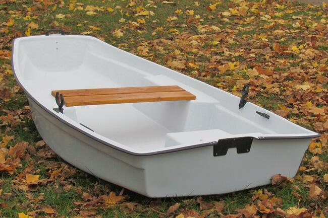 Wędkarz łódka wędkarska łódź do wędkowania i rekreacji mała