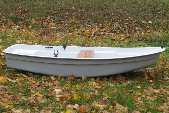 Wędkarz łódka wędkarska łódź do wędkowania i rekreacji mała