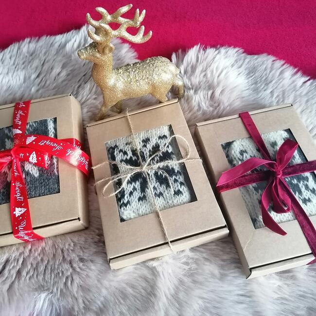 Swetry wełniane góralskie, skarpety, rękawice, czapki