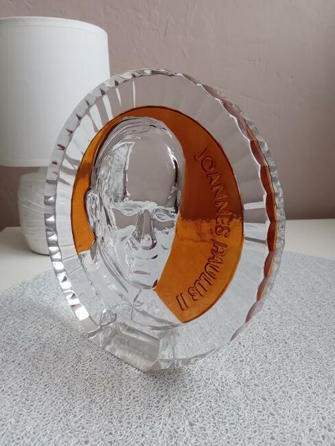 krysztal z wizerunkiem Papierza