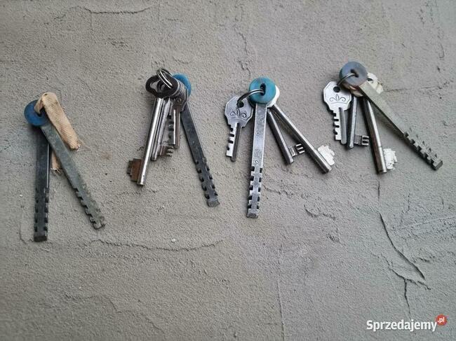 Drewniane drzwi GARAŻOWE 260 x204 zamki 3 szt standard