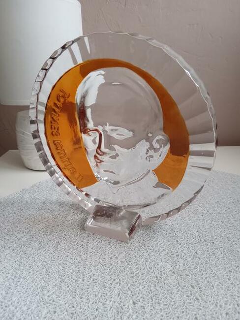 krysztal z wizerunkiem Papierza