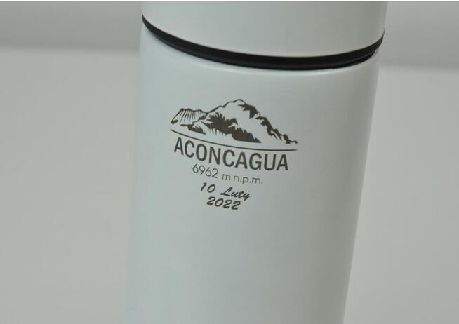 Termosy z grawerem logo różne rodzaje i kolory