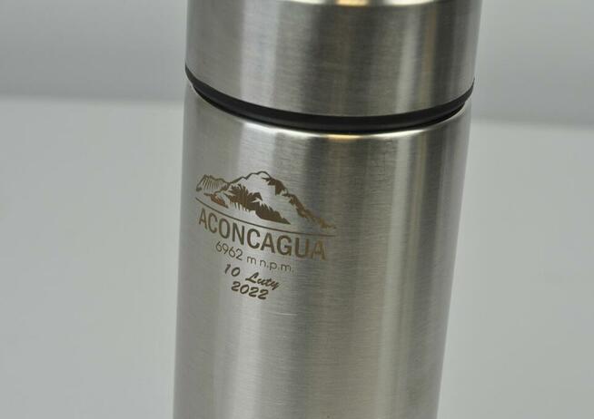 Termosy z grawerem logo różne rodzaje i kolory