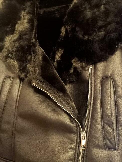 Czarna kurtka, ramoneska na futerku