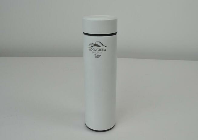 Termosy z grawerem logo różne rodzaje i kolory