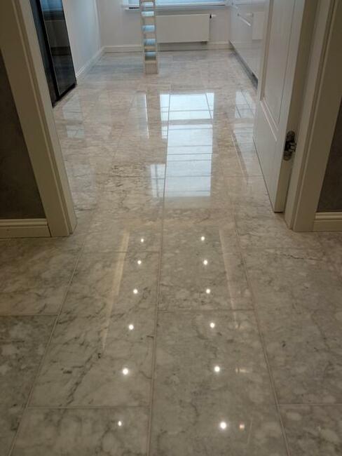 Czyszczenie i polerowanie posadzek marmurowych