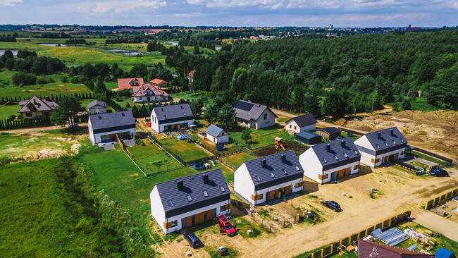 Zdjęcia i filmy z drona. Usługi dronem 4k nieruchomości film