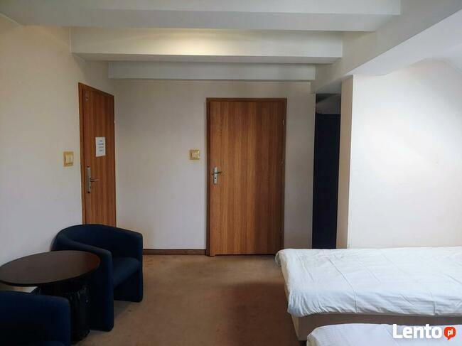Nowy hotel /pokoje z łazienkami