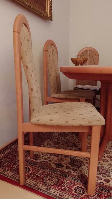 Stoł okrągły, rozkładany i 6 krzeseł - dobrze wyprofilowane