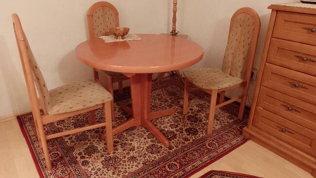 Stoł okrągły, rozkładany i 6 krzeseł - dobrze wyprofilowane