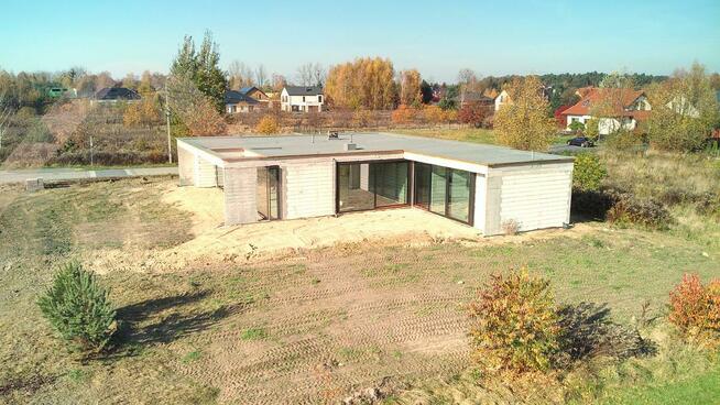 Nowoczesny dom w Młochowie - przestrzeń, cisza