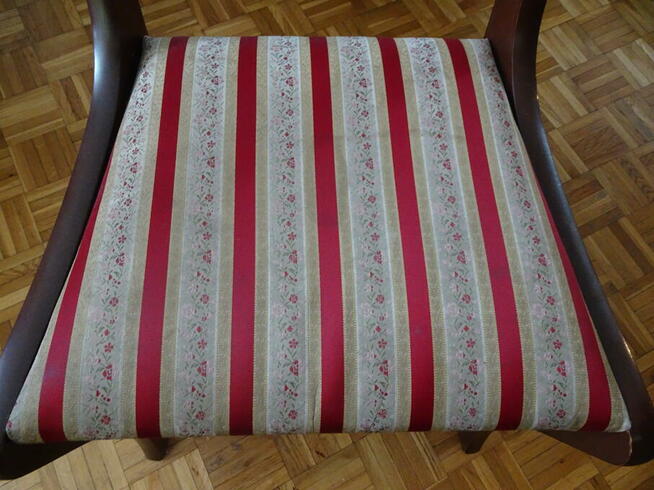 Sprzedam 6 krzeseł + duży stół