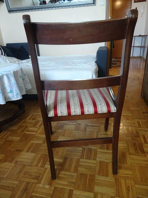 Sprzedam 6 krzeseł + duży stół