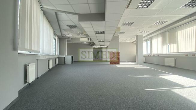 Biuro 5 minut od stacji metra , autobus , tramwaj