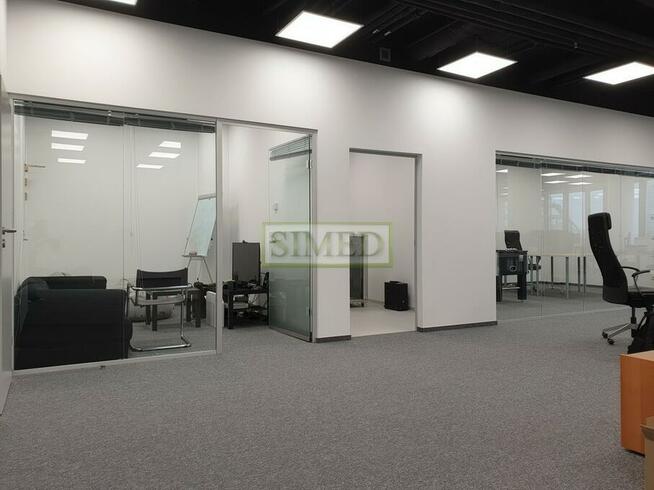 Nowoczesny biurowiec , parking , dobry dojazd