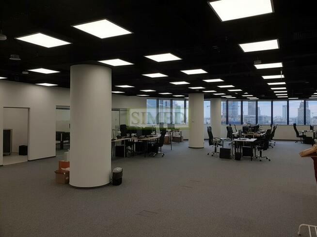 Nowoczesny biurowiec , parking , dobry dojazd