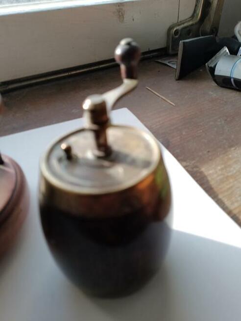 3 stare młynki na chodzie.