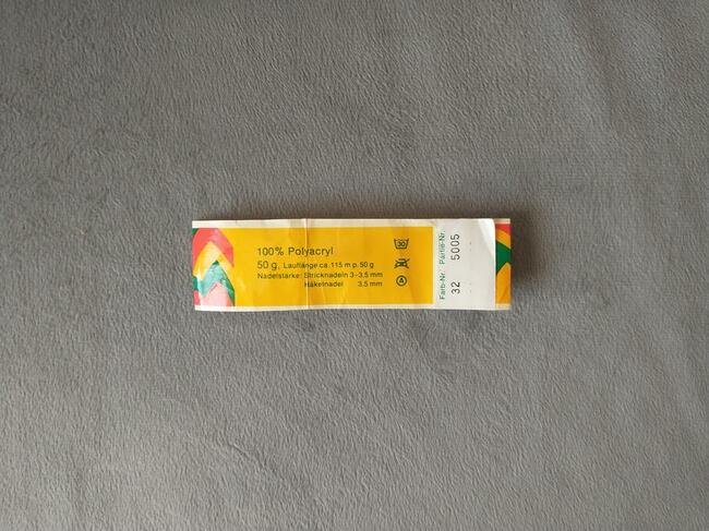 Ręcznie robiony kombinezon niemowlęcy z kapturem - skrzacik