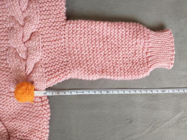 Ręcznie robiony kombinezon niemowlęcy z kapturem - świnka