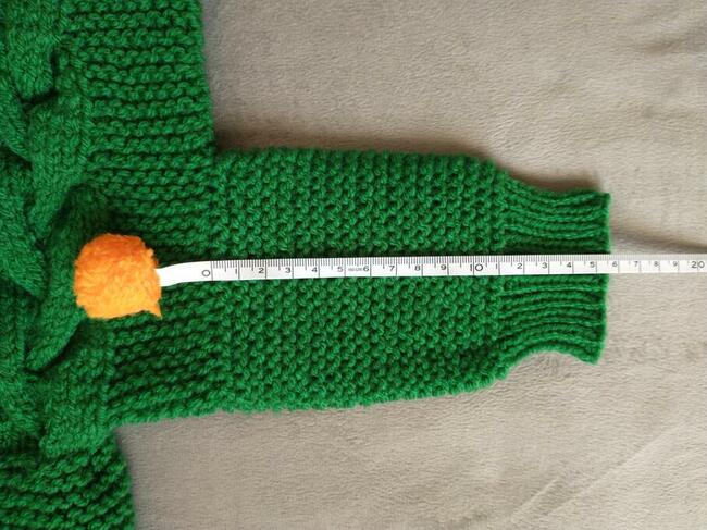 Ręcznie robiony kombinezon niemowlęcy z kapturem - skrzacik