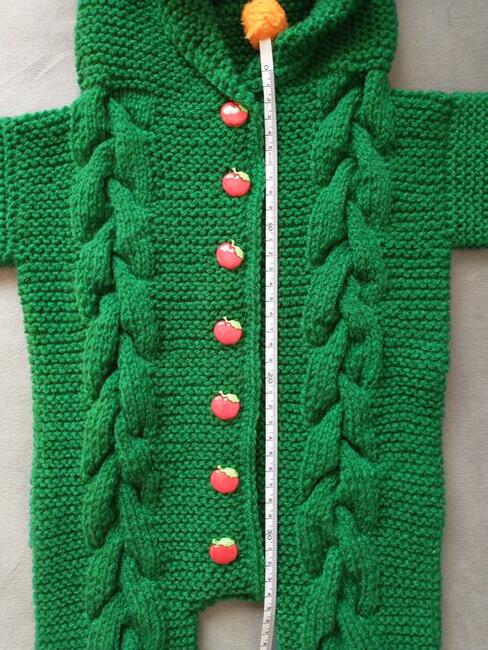 Ręcznie robiony kombinezon niemowlęcy z kapturem - skrzacik