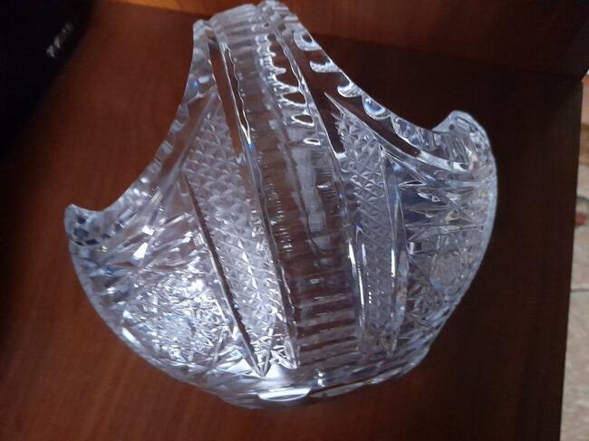 Kryształowy koszyczek z lat 70-80 / okres PRL-u/.