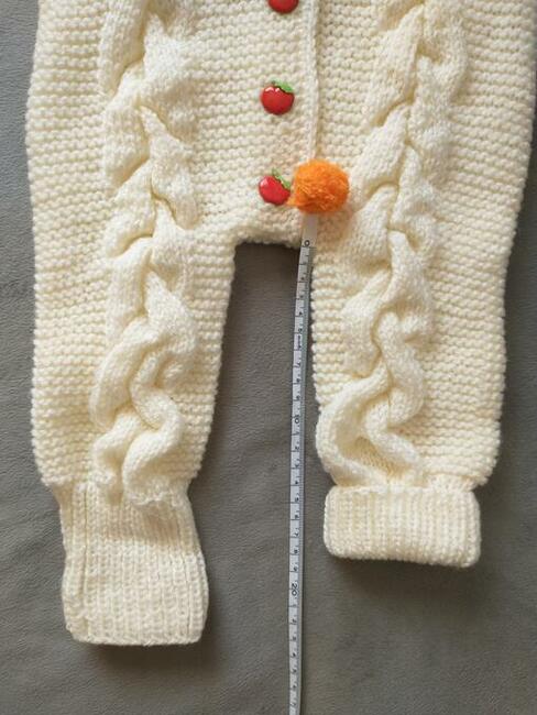 Ręcznie robiony kombinezon niemowlęcy z kapturem - owieczka