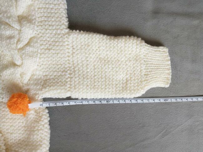 Ręcznie robiony kombinezon niemowlęcy z kapturem - owieczka