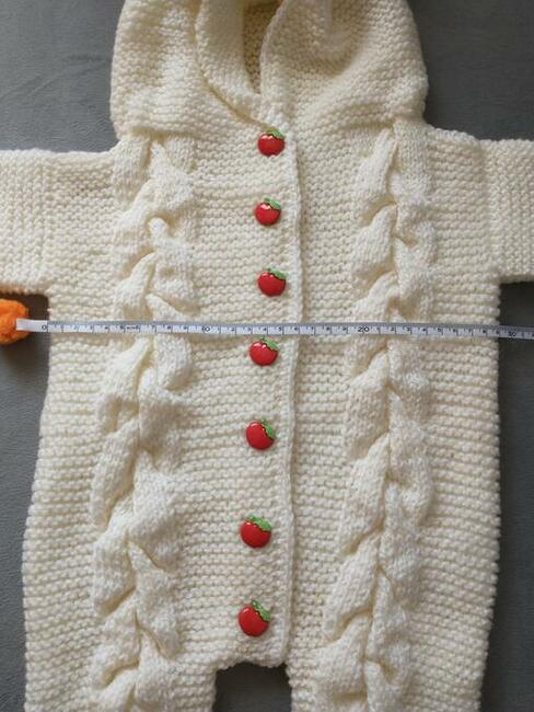 Ręcznie robiony kombinezon niemowlęcy z kapturem - owieczka