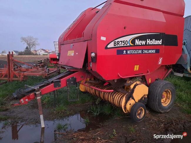 Prasa New Holland BR750
