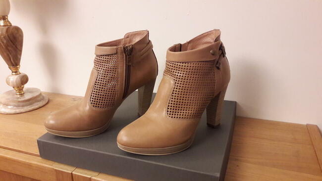 Botki Nero Giardini - beżowe - r. 37