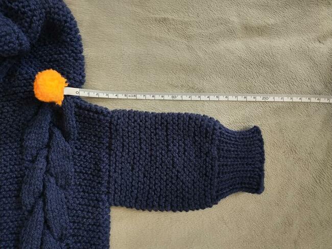 Ręcznie robiony kombinezon niemowlęcy z kapturem - granacik