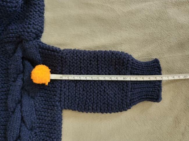 Ręcznie robiony kombinezon niemowlęcy z kapturem - granacik