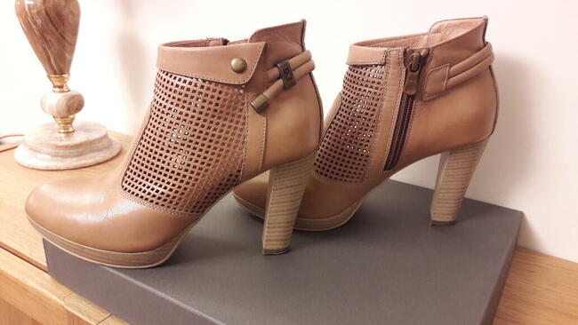 Botki Nero Giardini - beżowe - r. 37