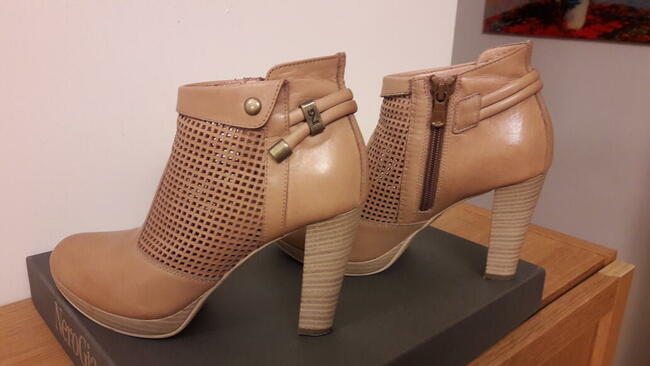 Botki Nero Giardini - beżowe - r. 37