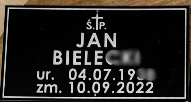 Tabliczka na urnę trumnę krzyż