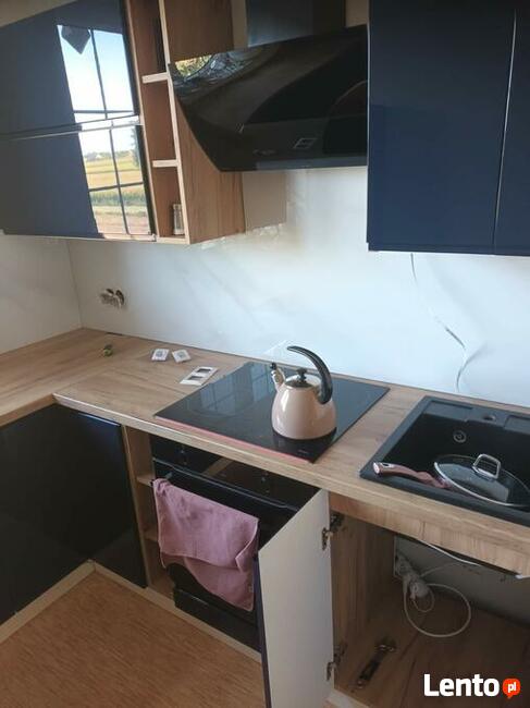 Szkło laminowane z grafiką - pomiar, montaż. Konkurencyjne