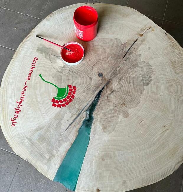 Stolik drewniany ręcznie robiony buk - duży