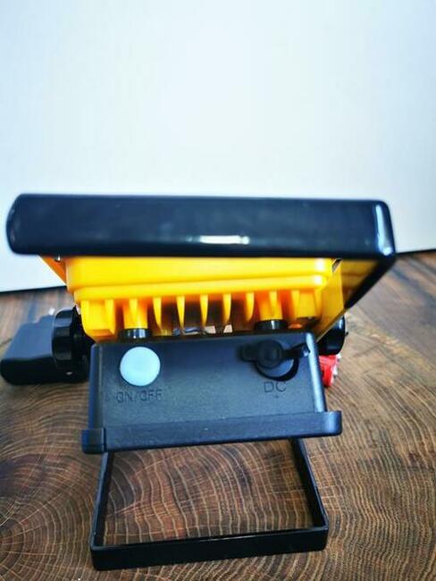 Nowe halogeny robocze przenośne led 100w 3aku 2 ladowarki