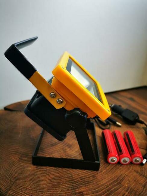 Nowe halogeny robocze przenośne led 100w 3aku 2 ladowarki