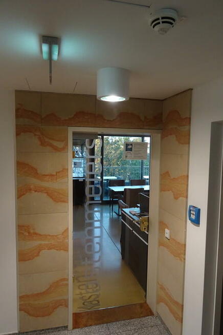 Płyty kamienne do wnętrz na ściany salonu kuchni loftu