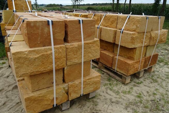 Kamień murowy rzędowy cięty łupany z piaskowca polskiego