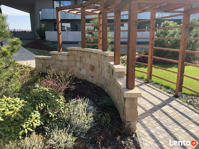 Kamień murowy rzędowy cięty łupany z piaskowca polskiego