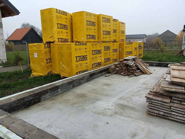 Usługi Rozładunek i załadunek palet i innych materiałów.