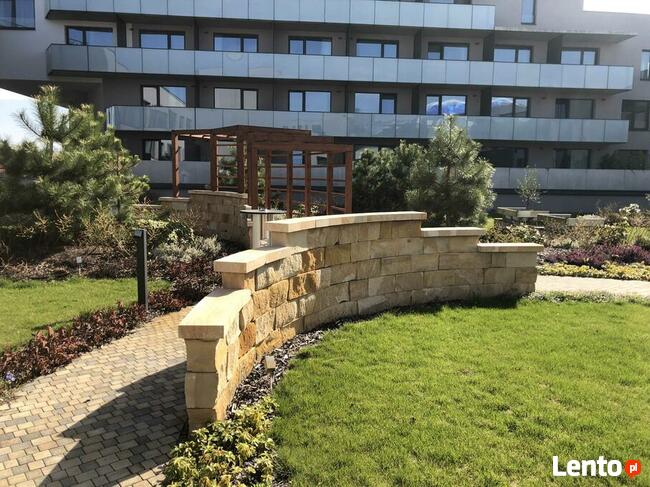 Kamień murowy rzędowy cięty łupany z piaskowca polskiego