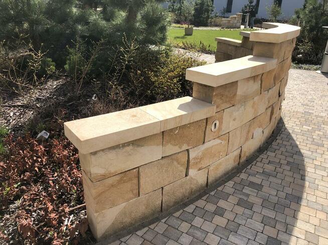 Kamień murowy rzędowy cięty łupany z piaskowca polskiego